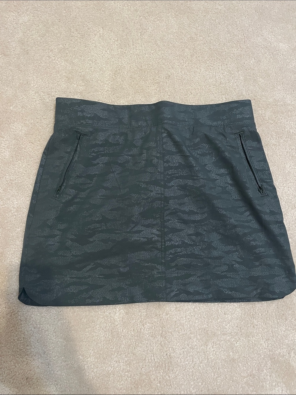 Women's Orvis Dark Green Patterned Skort with Zip Pockets size Large
